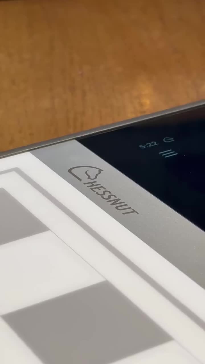 طاولة شطرنج ذكية تعمل بالذكاء الاصطناعي مع شاشة 12.3 بوصة Chessnut Evo - The Future of Ultra Smart AI Chessboard