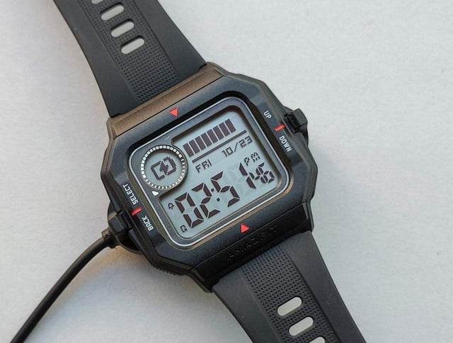 ساعة Amazfit Neo الرياضية الذكية سوداء