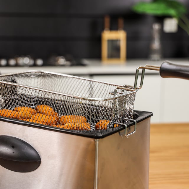 Geepas Compact 2180W Powerful 3L Deep Fryer with Overheat Protection & Chrome Plated Basket GDF36015