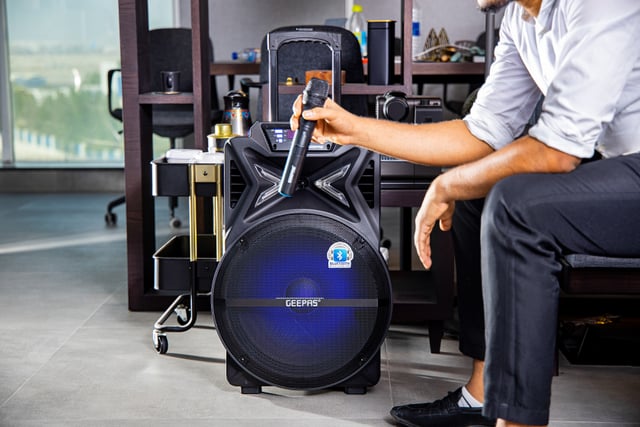 مكبر صوت محمول للحفلات بلوتوث قابل للشحن جيباس Geepas Rechargeable Trolley Bluetooth Speaker - Wireless Microphones, Rechargeable Battery