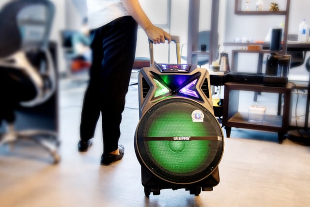 مكبر صوت محمول للحفلات بلوتوث قابل للشحن جيباس Geepas Rechargeable Trolley Bluetooth Speaker - Wireless Microphones, Rechargeable Battery