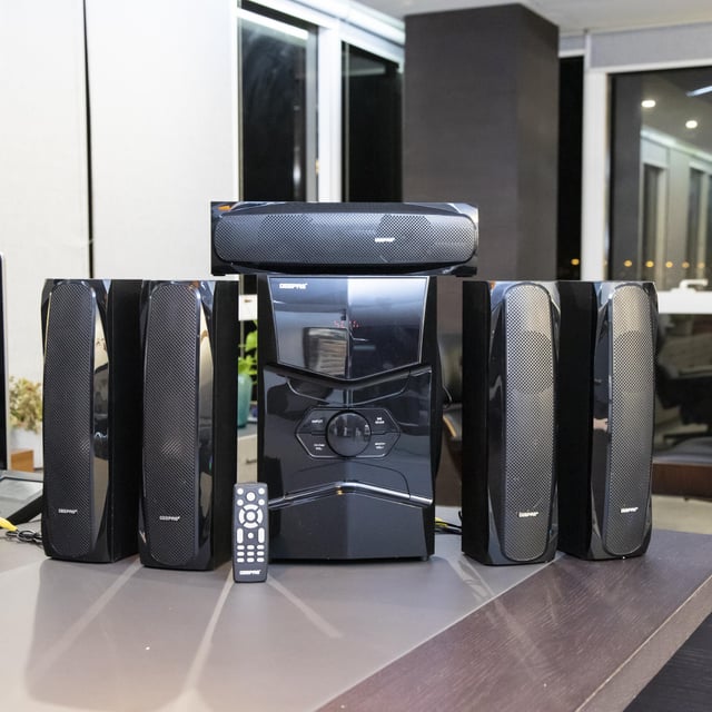 مجموعة مكبرات صوت بقوة 5000 واط 5000W PMPO 5.1Channel Multimedia Speakers - Geepas