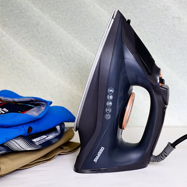 Geepas GSI7703 2400W Steam Iron - Wet Steam Iron - Adjustable Temperature Control, Ceramic Soleplate - Dry/Steam/Burst of Steam/Vertical Steam Function