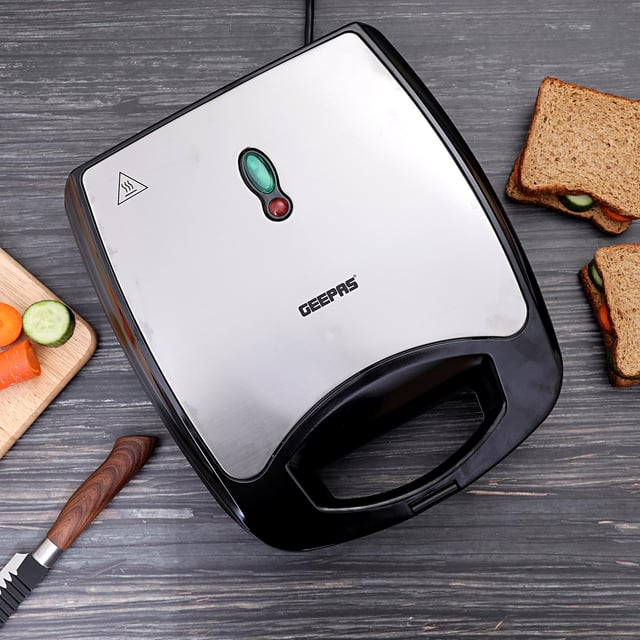 Geepas GSM5444 920W 2 Slice Sandwich Maker - Cooks Delicious Crispy Sandwiches - Cool Touch Handle, Automatic Temperature Control and Non-Stick Plate - Breakfast Sandwiches & Cheese Snack - 2 Years Warranty