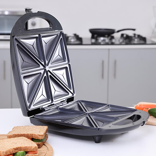 Geepas GST5391 1100W 4 Slice Sandwich Maker - Cooks Delicious Crispy Sandwiches - Cool Touch Handle, Automatic Temperature Control and Non-Stick Plate - Breakfast Sandwiches & Cheese Snack - 2 Years Warranty