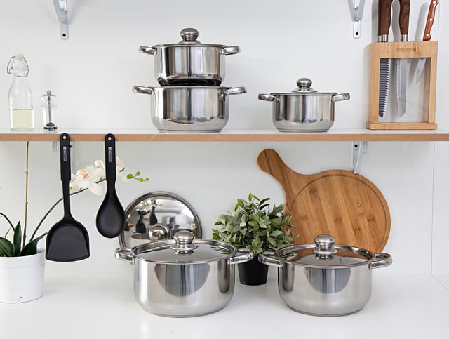 طقم طناجر مع ملاعق نايلون 12 قطعة ستانلس ستيل من رويال فورد Royalford Stainless Steel Induction Safe 12Pc Casserole
