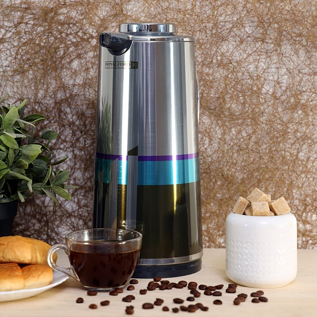 دلة قهوة حافظة للحرارة بسعة 1.9 لتر | Royalford Silver Vacuum Flask