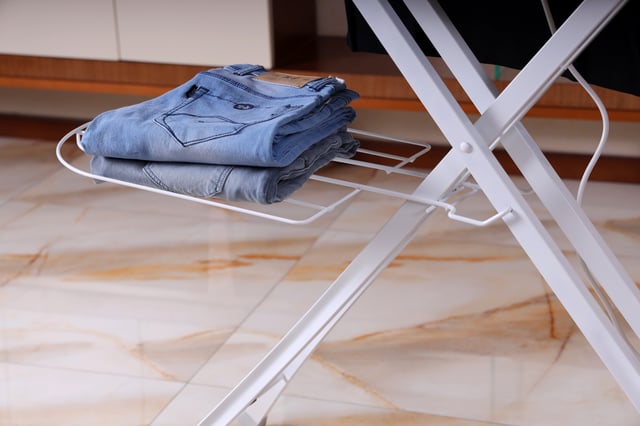 طاولة كوي كبيرة مع مسند للمكواة مقاومة للحرارة أبيض 122 X 38 رويال فورد Royalford White Heat Resistant Steam Iron Rest With Ironing Board