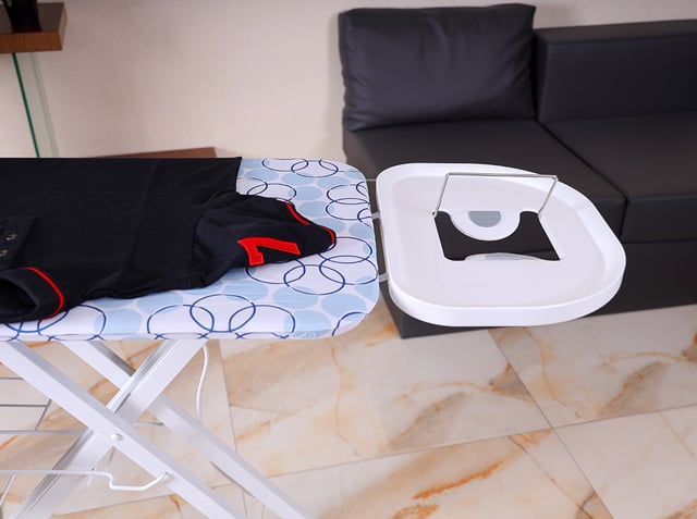 طاولة كوي كبيرة مع مسند للمكواة مقاومة للحرارة أبيض 122 X 38 رويال فورد Royalford White Heat Resistant Steam Iron Rest With Ironing Board