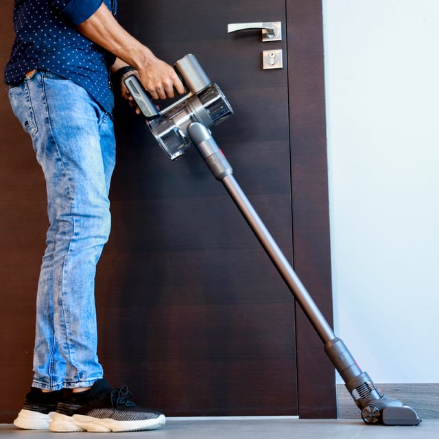 مكنسة يدوية كهربائية جيباس محمولة لاسلكية قابلة لإعادة الشحن 2200 مللي أمبير Geepas Rechargeable Cordless Vacuum Cleaner