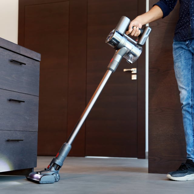 مكنسة يدوية كهربائية جيباس محمولة لاسلكية قابلة لإعادة الشحن 2200 مللي أمبير Geepas Rechargeable Cordless Vacuum Cleaner