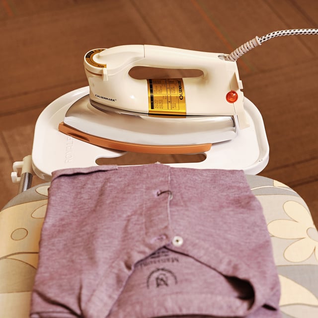 Olsenmark Automatic Dry Iron- Non-Stick Golden Teflon Plate - Heavy Weight - Auto Cut-Off