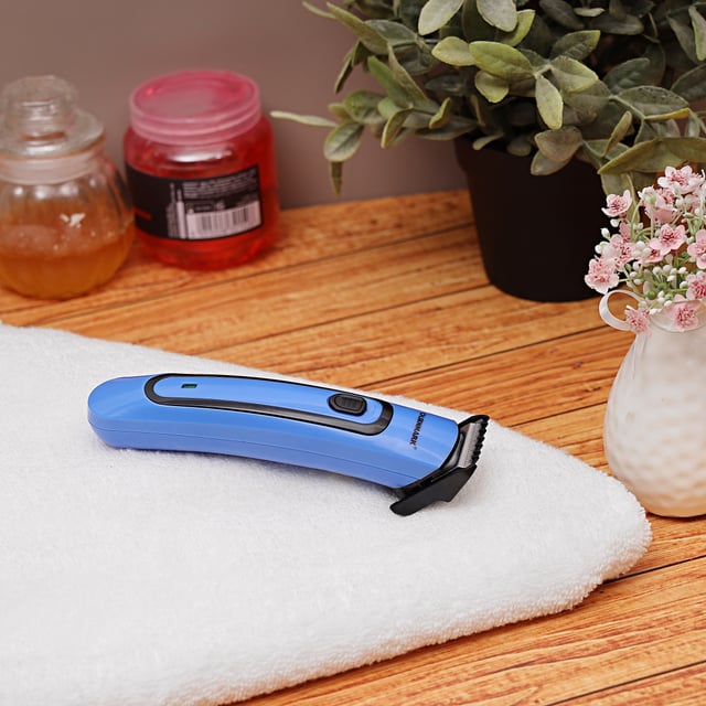 ماكينة الحلاقة الرجالية 3 واط Rechargeable Hair & Beard Trimmer - Cordless Precision Trimmer - Olsenmark