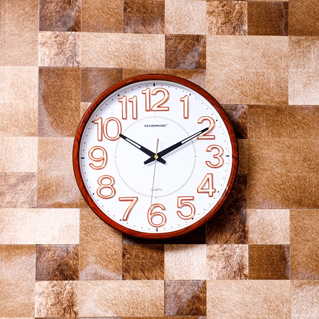 Olsenmark Wall Clock - Large Round Wall Clock, Modern Design - Easy To Read - Round Decorative Wall