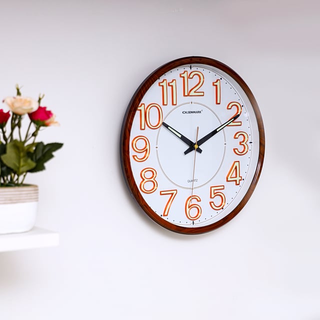 Olsenmark Wall Clock - Large Round Wall Clock, Modern Design - Easy To Read - Round Decorative Wall