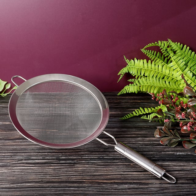 Royalford Stainless Steel Strainer 20Cm - Sifters & Strainers - Kitchen Flour Handheld Screen Mesh