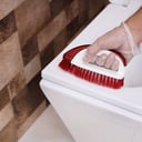 فرشاة تنظيف السجاد يدوية أحمر وأبيض من رويال فورد Royalford Plastic Cleaning Brush