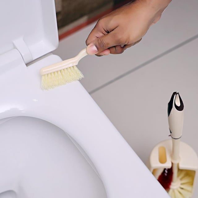 فرشاة تواليت مع حامل رويال فورد Royalford Toilet Brush With Holder
