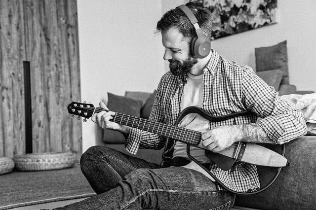 Momax spark max wireless over ear headphones grey