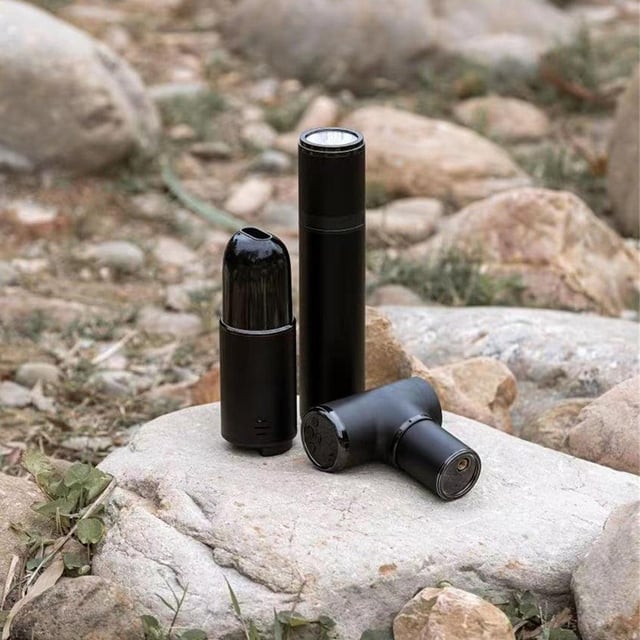 شاحن بطارية سيارة متنقل و منفاخ ومكنسة سيارة مع باور بانك مدمج 10000 مللي أمبير Jump Starter Portable with Air Pump, Vacuum Cleaner, Flashlight And Power Bank