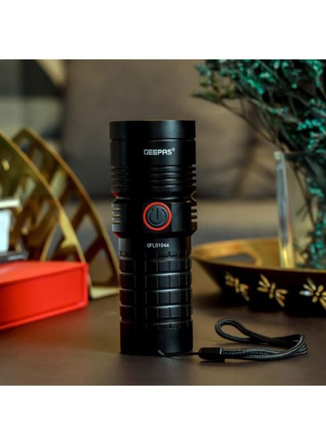 كشاف ليد 25 واط 15 ساعة مقاوم للمياه أسود جيباس Geepas Waterproof Led Flashlight With Power Bank Aluminum Housing With 25w High Power Led