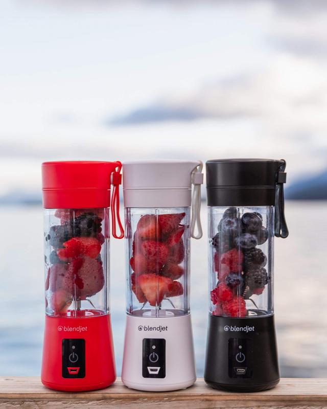 blendjet v1 portable blender worlds most powerful compact 12oz blender 22 000 rpm 6 stainless steel blades ice crasher usb charging self cleaning built in safety feature bpa free white - SW1hZ2U6Njg5MDQ=