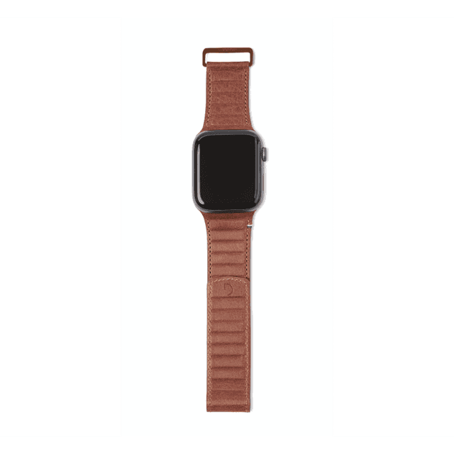 decoded 42 44mm leather magnetic traction strap for apple watch series 5 4 3 2 and 1 brown - SW1hZ2U6NTY3MTg=