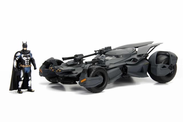 لعبة سيارة Jada - Batman Justice League Batmobile 1:24 - SW1hZ2U6NzI1NTk=