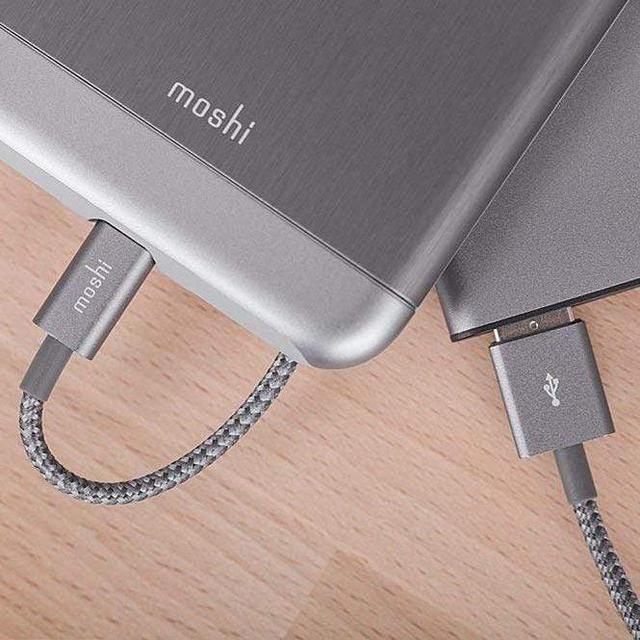 moshi integra usb a charge sync cable with lightning connector titanium gray - SW1hZ2U6MzMwNzI=