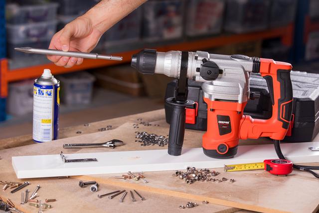 Geepas GT59017 1250W Rotary Hammer Electric Drill with Double Pendulum Load Bearing for 30% More Impact Energy - 13mm Chuck and Adaptor - 220-240V - SW1hZ2U6MTQ0OTEy