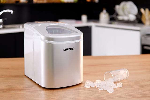 Geepas Ice Cube Maker Two Sizes Produces 24kg Ice in 24 Hours Ice Container 700g Water Container 2.2L - SW1hZ2U6MTUwNzE3