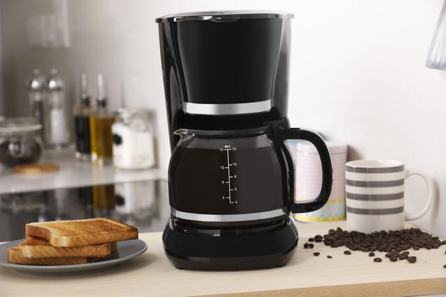 ماكينة تحضير قهوة Geepas Filter Coffee Machine |1.5L - SW1hZ2U6MTUwODcy