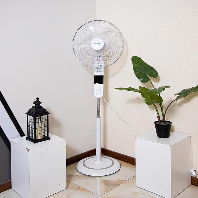 Geepas GF9466 16" Stand Fan With Remote Control 50W - 3 Speed, 5 Leaf Blade, Adjustable Height & Tilt Setting With Led Display - Auto Off - 2 Years Warranty - SW1hZ2U6MTM3NDg1