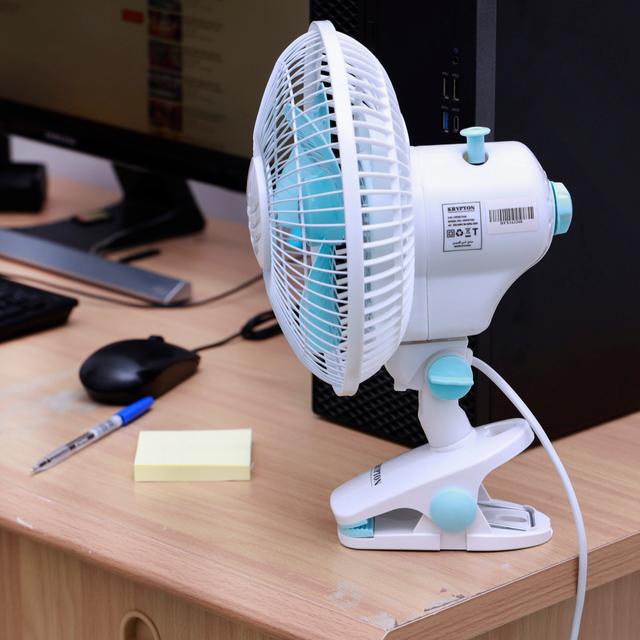 Geepas GF9626 Mini Desk Fan - Oscillation - 2 Speed Control - 3 Blade Design with Safety Grill - Ideal for Home, Offices, Libraries, Camping & More - SW1hZ2U6MTM3NzEw