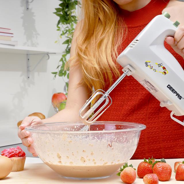 Geepas GHM2001 160W Hand Mixer - Professional Electric Handheld Mixer for Baking - 5 Speed Function, Includes Stainless Steel Beaters & Dough Hooks, Eject Button - SW1hZ2U6MTM5Mjgz