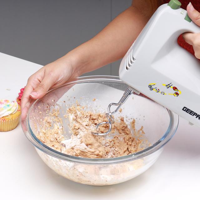 Geepas GHM2001 160W Hand Mixer - Professional Electric Handheld Mixer for Baking - 5 Speed Function, Includes Stainless Steel Beaters & Dough Hooks, Eject Button - SW1hZ2U6MTM5Mjg3