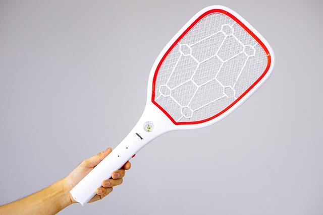 Geepas Bug Zapper Rechargeable Mosquito Killer, Fly Swatter/Killer And Bug Zapper Racket -Super-Bright Led Light To Zap In The Dark -10 Hours Working - SW1hZ2U6MTQxNjIw