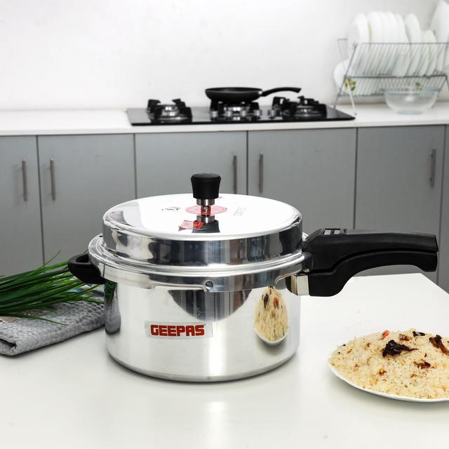 Geepas GPC327 7.5L Stainless Steel Induction Base Pressure Cooker - Lightweight & Durable Cooker with Lid, Cool Handle & Safety Valves - 5 Years Warranty - SW1hZ2U6MTQyMjgx