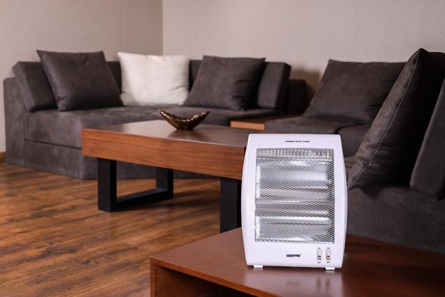 Geepas GQH9106 Quartz Heater - Electric Heater with 2 Heat Settings 400W/800W - Ideal for Home, Office, Caravans, Hotels & Garages - 2 Year Warranty - SW1hZ2U6MTQyNDU3