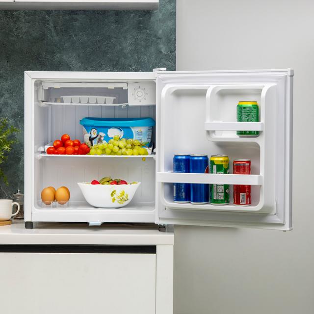 Geepas GRF654WPE 60L Single Door Refrigerator - Portable Low Noise Separate Chiller Compartment, Compact Recessed Handle & Adjustable Thermostat - Ideal for Retailers, Home, Bachelor's, Medical Shops & More - 2 Years Warranty - SW1hZ2U6MTQyOTc3