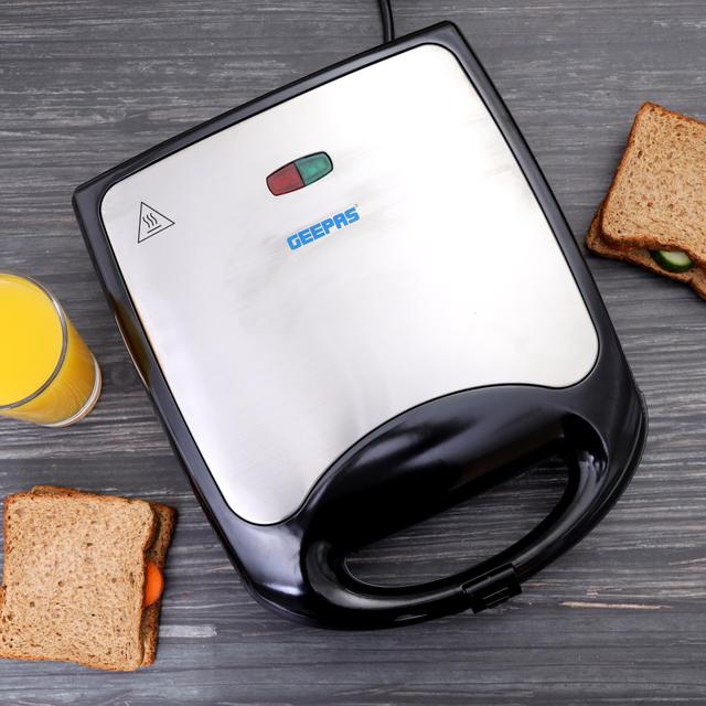 Geepas GST5391 1100W 4 Slice Sandwich Maker - Cooks Delicious Crispy Sandwiches - Cool Touch Handle, Automatic Temperature Control and Non-Stick Plate - Breakfast Sandwiches & Cheese Snack - 2 Years Warranty - SW1hZ2U6MTQ0MjI3