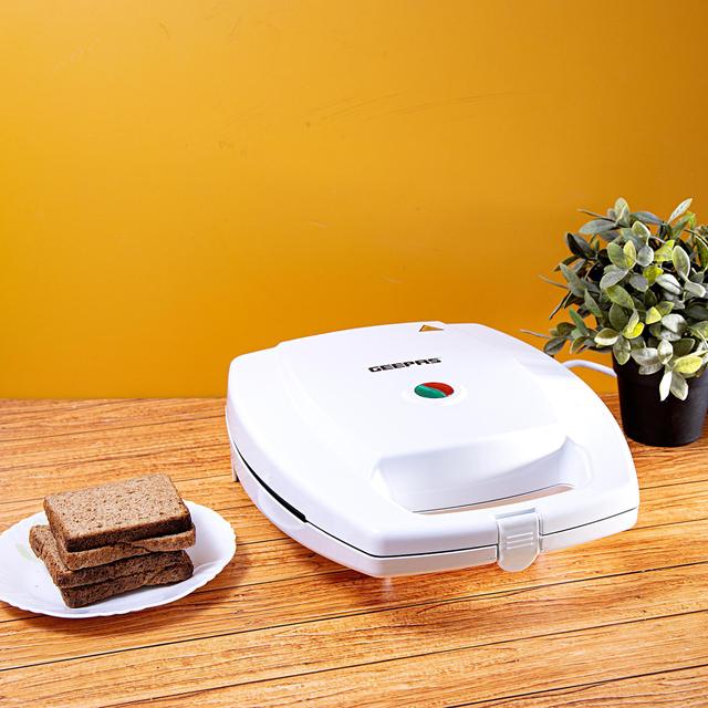 Geepas 1100W 4 Slice Sandwich Maker - Cooks Delicious Crispy Sandwiches - Cool Touch Handle, Automatic Temperature Control and Non-Stick Plate - Breakfast Sandwiches & Cheese Snack - 2 Years Warranty - SW1hZ2U6MTQ0MjQw