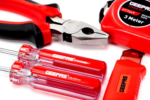 Geepas GT7649N 5-in-1 Combination Tool Set, Color Red, Includes Combination Pliers, Slot And Cross Screwdrivers, Measuring Tapeline, Utility Cutter - SW1hZ2U6MTUwNzky