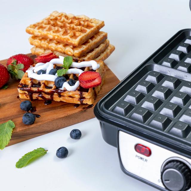 Geepas GWM5417 Electric Waffle Maker 1100W- 4 Slice Non-Stick Electric Belgian Waffle Maker with Adjustable Temperature Control - Pre-heating, Cool Touch Body & Handle - Automatic Safety Protection - SW1hZ2U6MTQ4MDg5