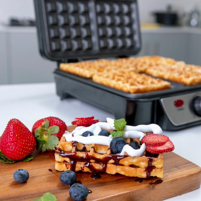 Geepas GWM5417 Electric Waffle Maker 1100W- 4 Slice Non-Stick Electric Belgian Waffle Maker with Adjustable Temperature Control - Pre-heating, Cool Touch Body & Handle - Automatic Safety Protection - SW1hZ2U6MTQ4MTAx