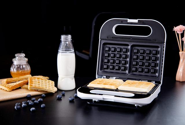 Geepas GWM676 Electric Waffle Maker 700W- 2 Slice Non-Stick Electric Belgian Waffle Maker with Adjustable Temperature Control - Pre-heating, Cool Touch Body - Handle - Automatic Safety Protection - 2 Years Warranty - SW1hZ2U6MTQ4MTI0