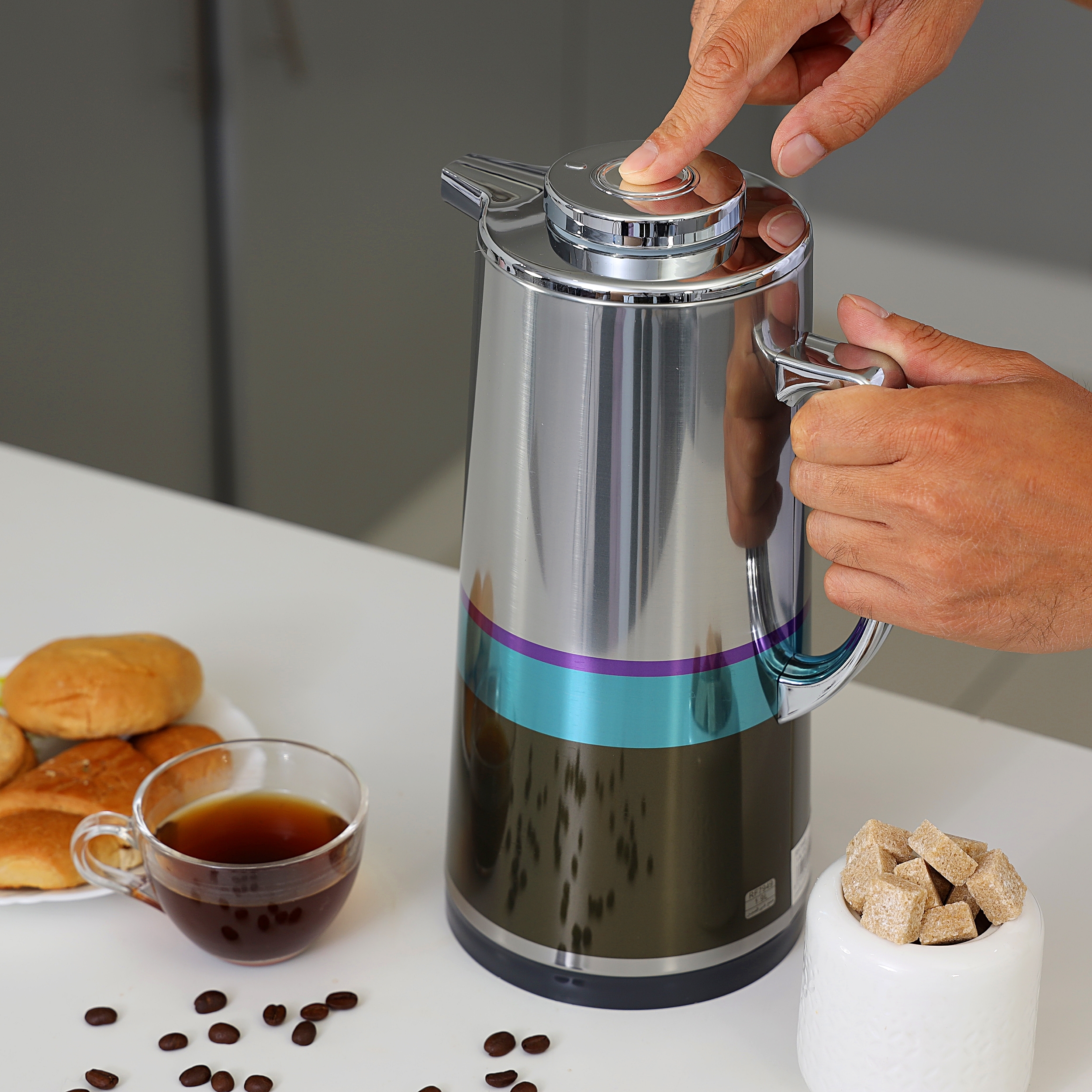 دلة قهوة حافظة للحرارة بسعة 1.6 لتر | Royalford Silver Vacuum Flask