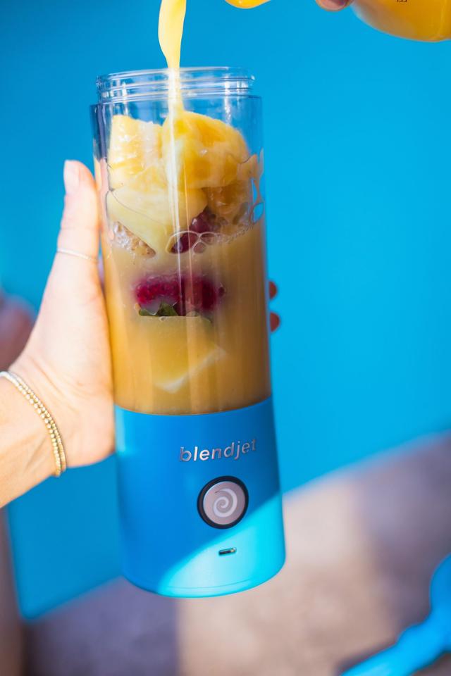 BLENDJET-V2 Portable Blender - World's Most Powerful Compact 16Oz Blender @22,000 RPM, 6 Stainless Steel Blades, Ice Crasher, USB-C Charging, Self Cleaning, Built-in Safety Feature, BPA Free - Ocean - SW1hZ2U6MzU5NjEx