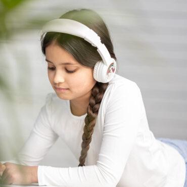 سماعات بلوتوث للأطفال لون أبيض BuddyPhones Play Plus Wireless Bluetooth for Kids - ONANOFF