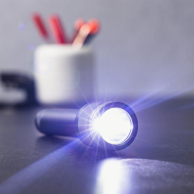 مصباح ليد 5W ( 3000 مللي امبير )  - رمادي Geepas -  Waterproof LED Flashlight - SW1hZ2U6NDI5Mjc3
